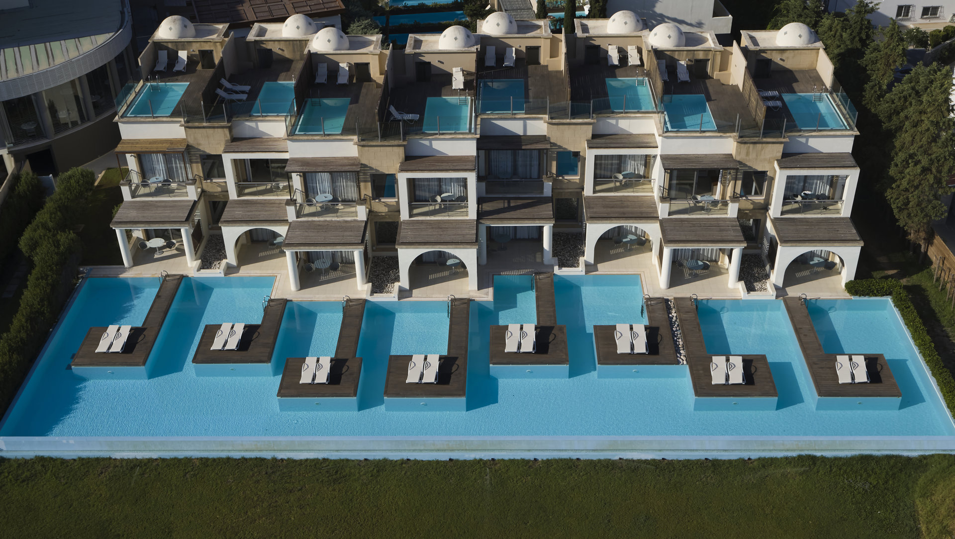 BEACHFRONT SUITES1