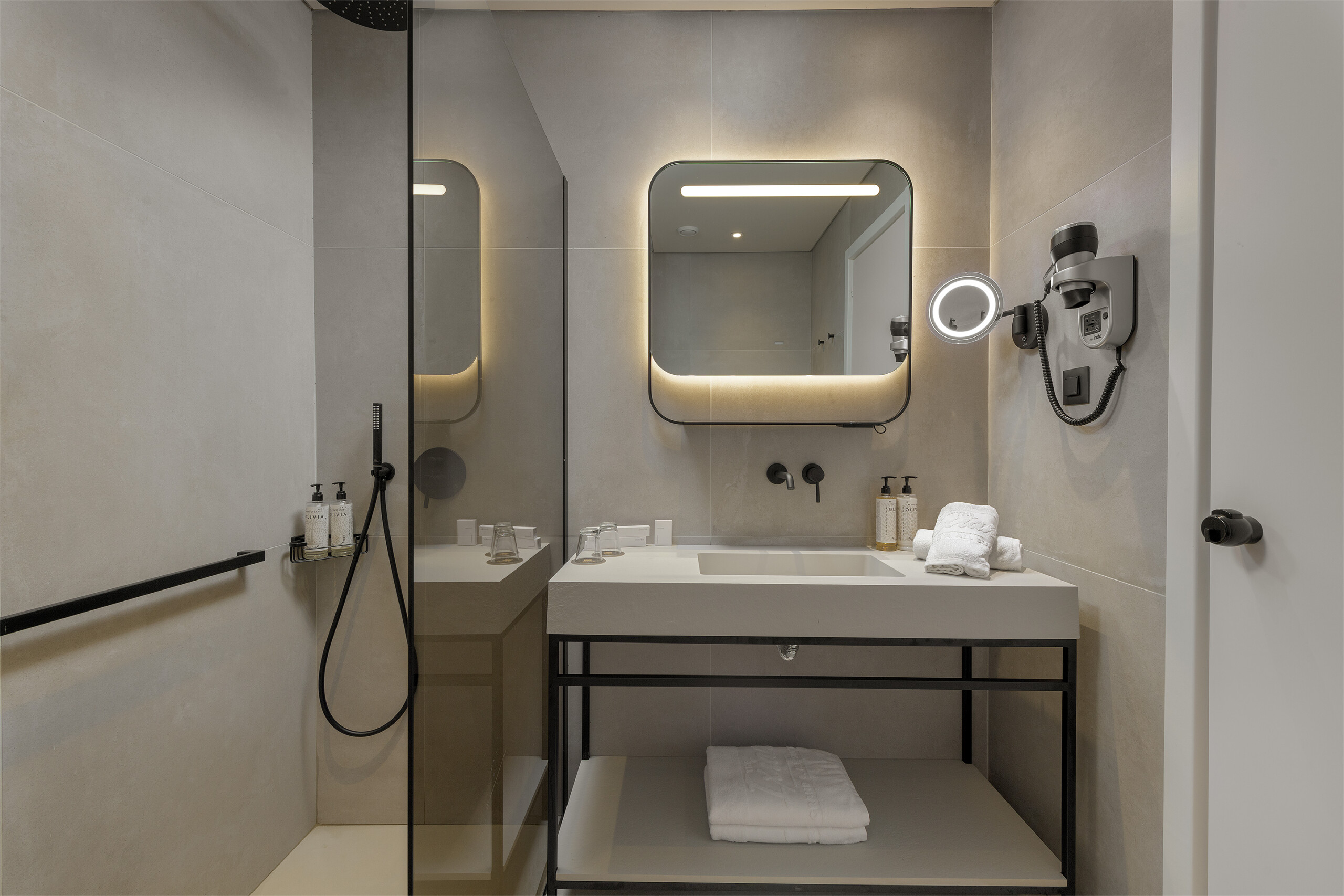 Design-Room-Bathroom-2